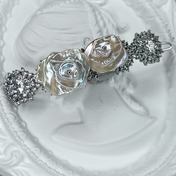 ?? Handmade Premium Freshwater Keshi Multi Layer Pearl Flower ? Hair Clip main image 5